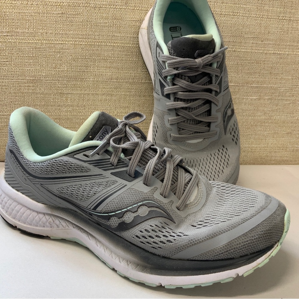 Saucony Womens Omni  19 Gray Running Shoes Size 9